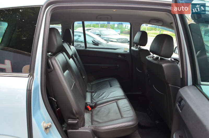 Минивэн Opel Zafira 2010 в Киеве