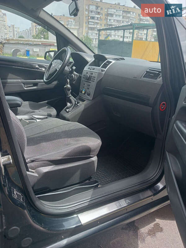 Минивэн Opel Zafira 2009 в Киеве