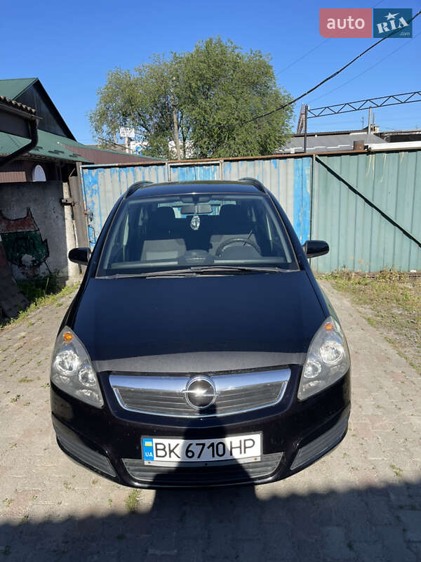 Минивэн Opel Zafira 2006 в Ровно