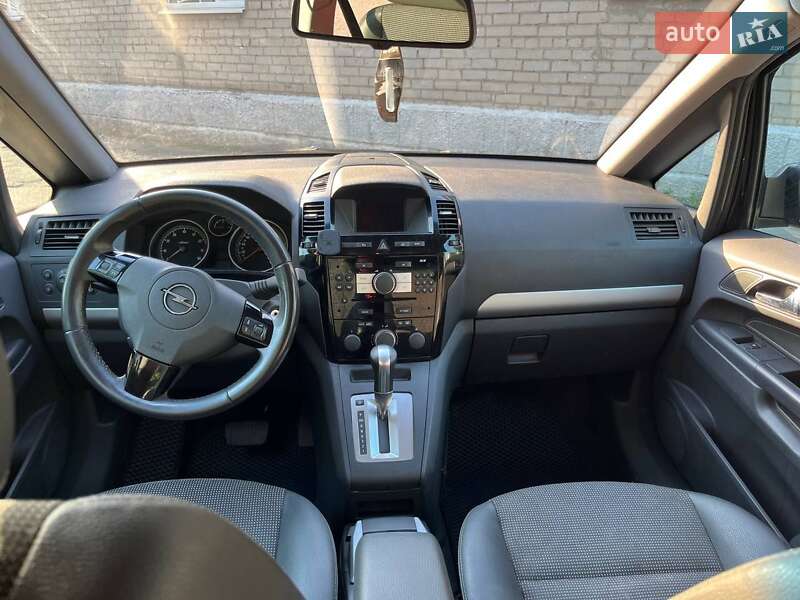 Минивэн Opel Zafira 2008 в Першотравенске
