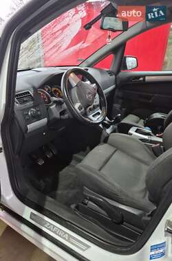 Минивэн Opel Zafira 2011 в 