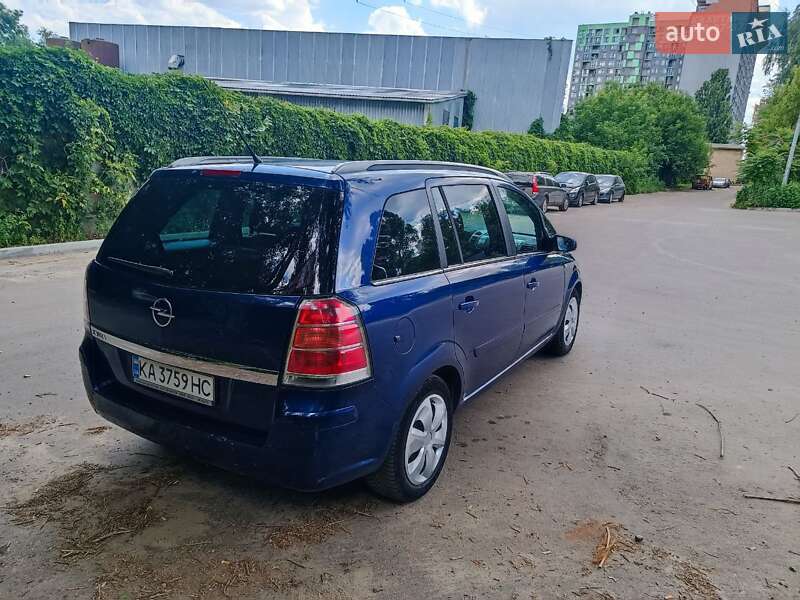 Минивэн Opel Zafira 2005 в Киеве