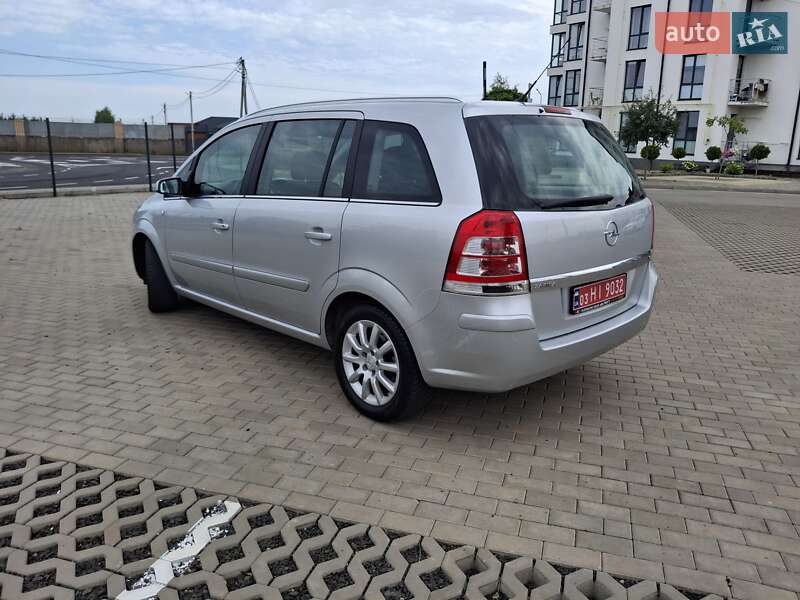 Минивэн Opel Zafira 2009 в Луцке