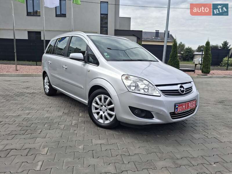 Минивэн Opel Zafira 2009 в Луцке