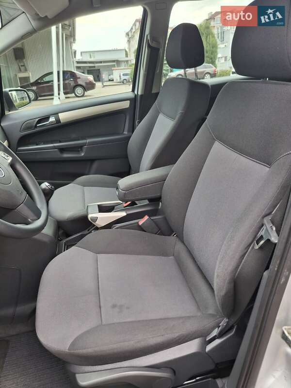Минивэн Opel Zafira 2009 в Луцке