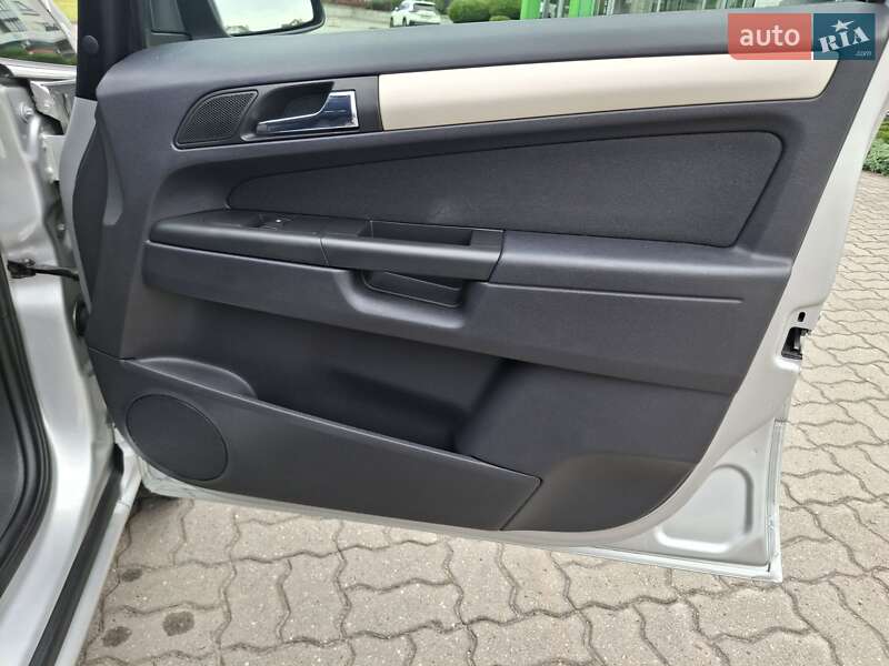 Минивэн Opel Zafira 2009 в Луцке