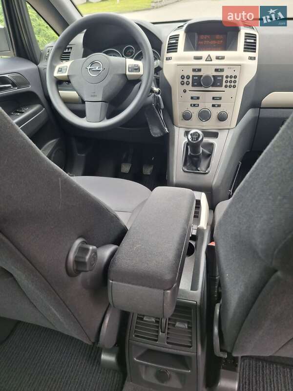 Минивэн Opel Zafira 2009 в Луцке