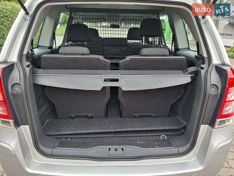 Минивэн Opel Zafira 2009 в Луцке