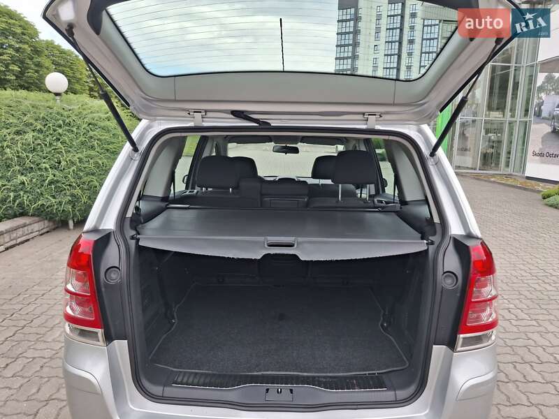 Минивэн Opel Zafira 2009 в Луцке