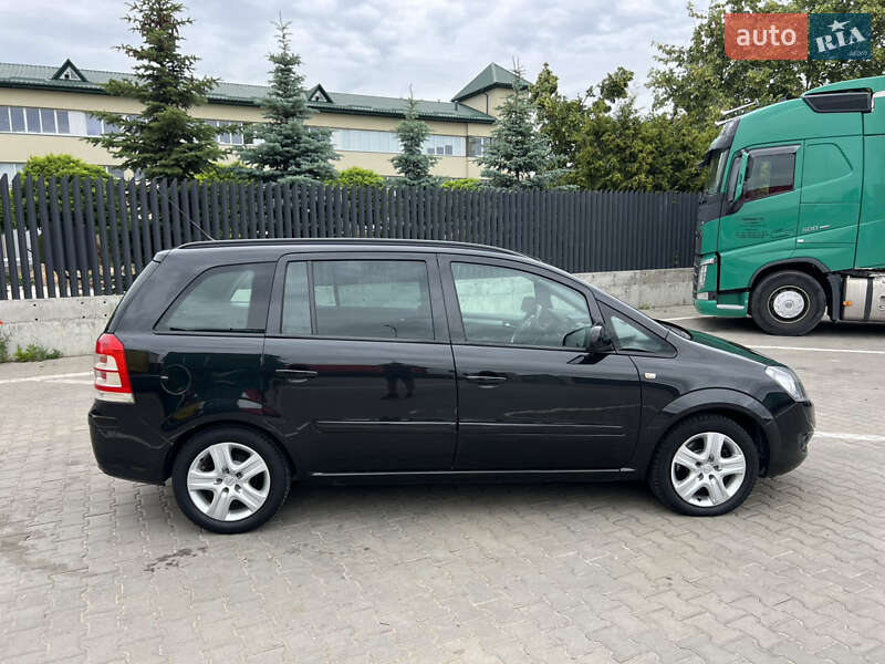 Минивэн Opel Zafira 2013 в Луцке