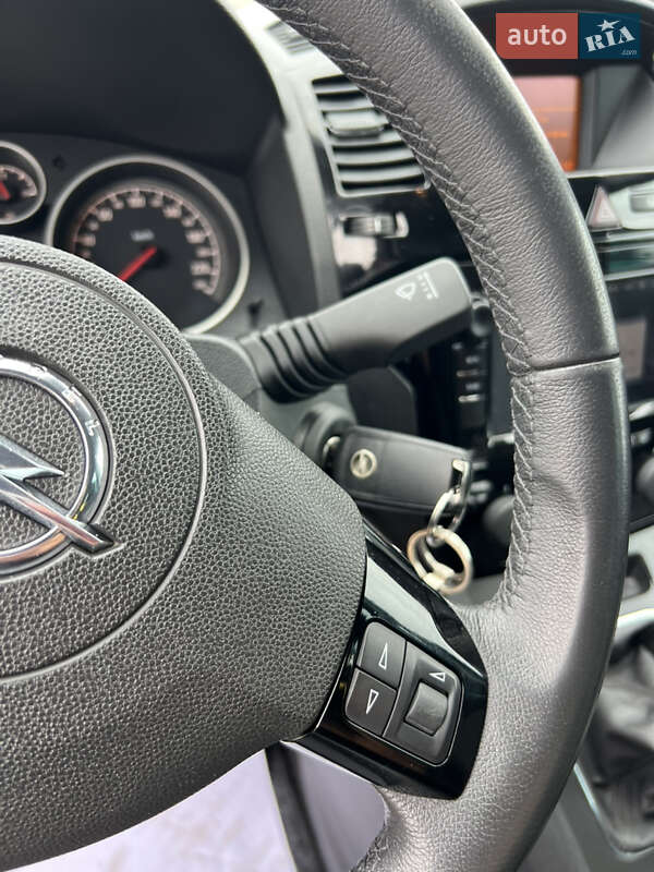Минивэн Opel Zafira 2013 в Луцке
