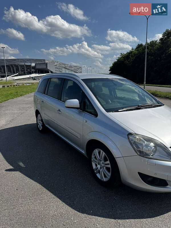 Минивэн Opel Zafira 2009 в Львове