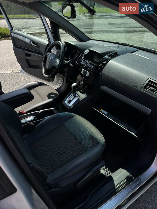 Минивэн Opel Zafira 2009 в Львове