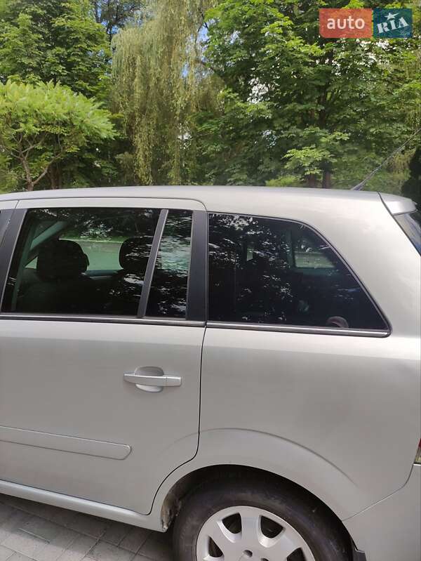 Мінівен Opel Zafira 2011 в Дрогобичі