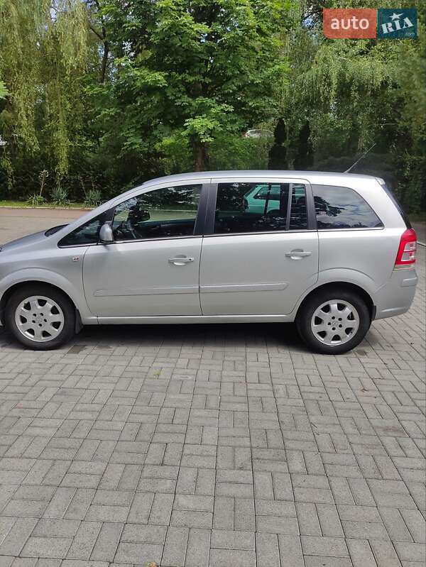Мінівен Opel Zafira 2011 в Дрогобичі