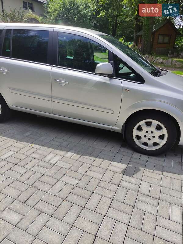 Мінівен Opel Zafira 2011 в Дрогобичі