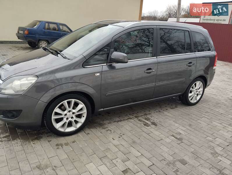 Минивэн Opel Zafira 2009 в Сарнах