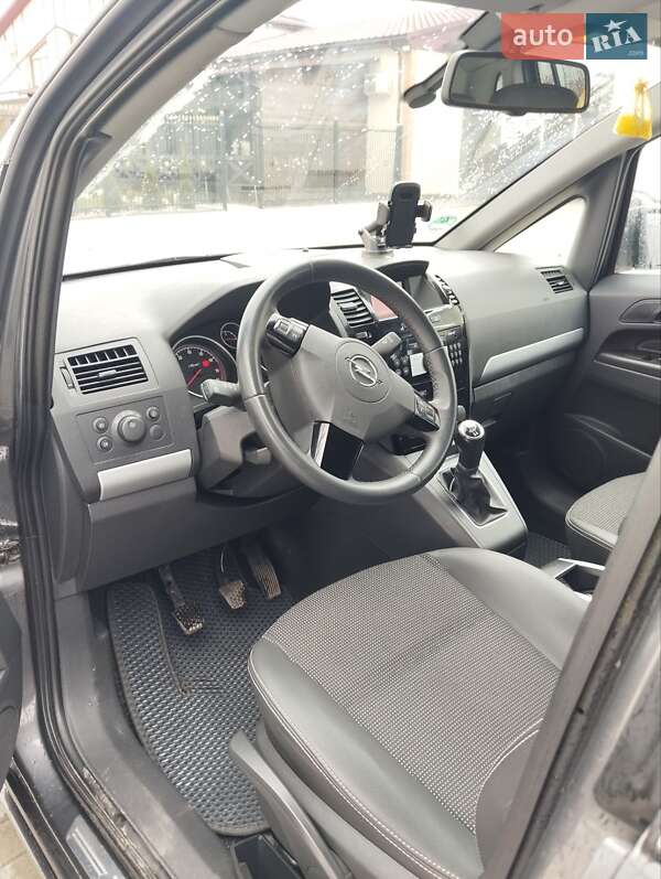 Минивэн Opel Zafira 2009 в Сарнах