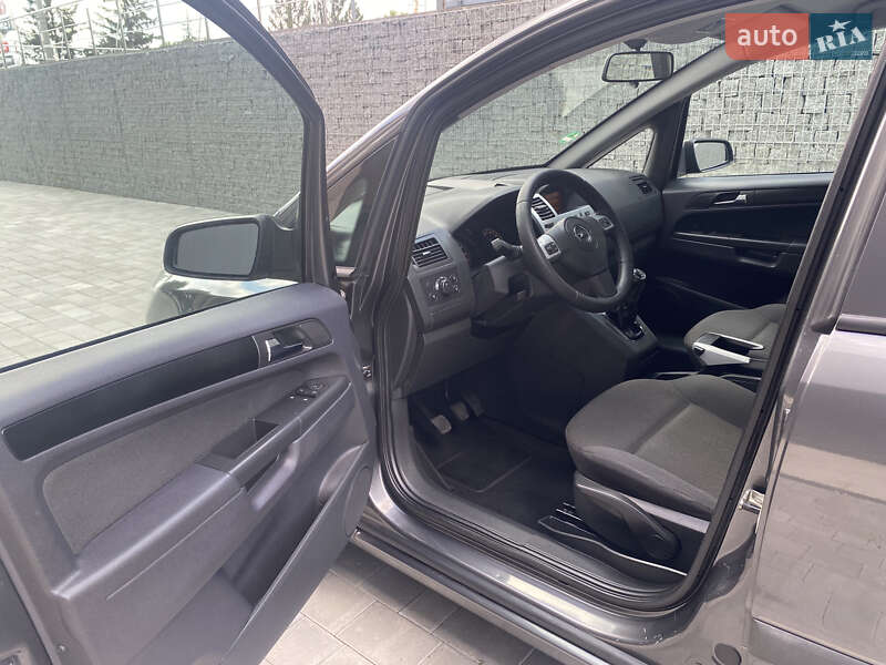 Минивэн Opel Zafira 2009 в Луцке