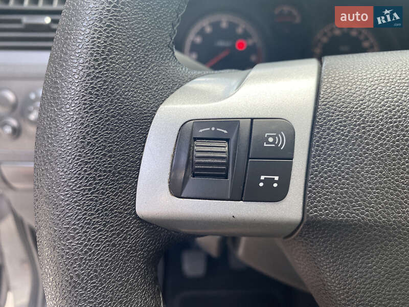 Минивэн Opel Zafira 2009 в Луцке