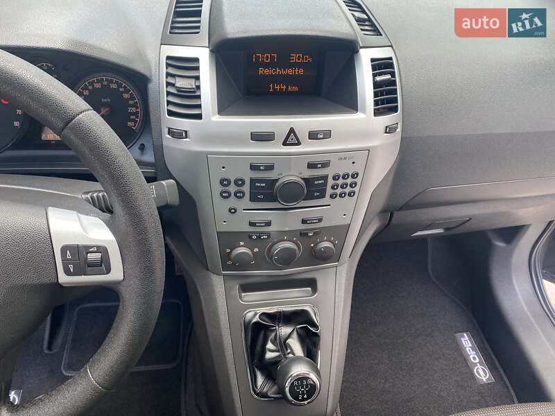 Минивэн Opel Zafira 2009 в Луцке