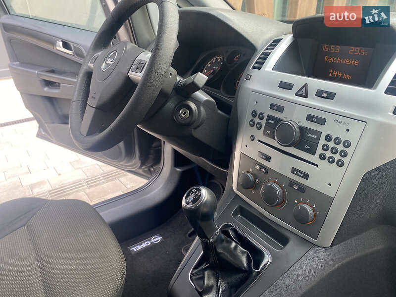 Минивэн Opel Zafira 2009 в Луцке