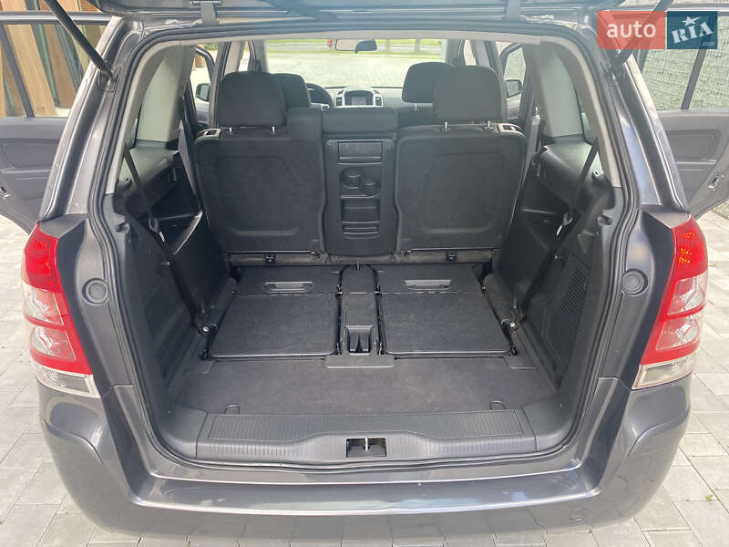 Минивэн Opel Zafira 2009 в Луцке