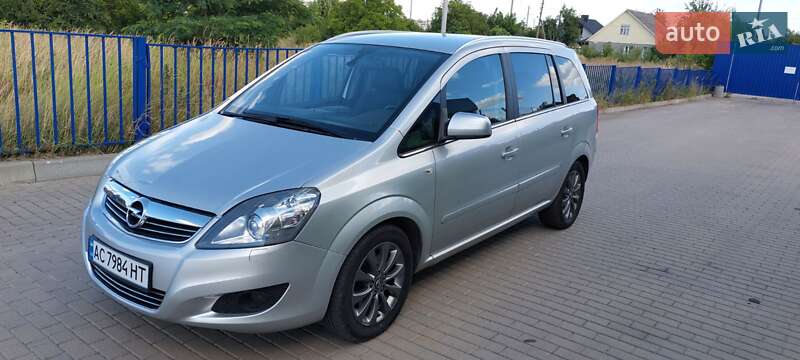 Минивэн Opel Zafira 2011 в Нововолынске