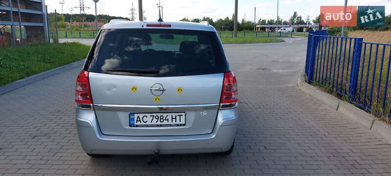 Минивэн Opel Zafira 2011 в Нововолынске