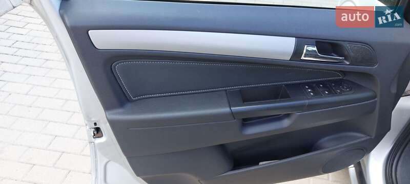 Минивэн Opel Zafira 2011 в Нововолынске