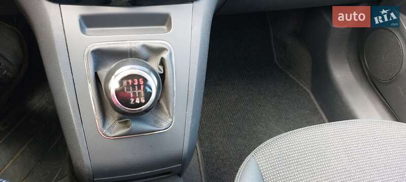 Минивэн Opel Zafira 2011 в Нововолынске