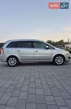 Минивэн Opel Zafira 2011 в 