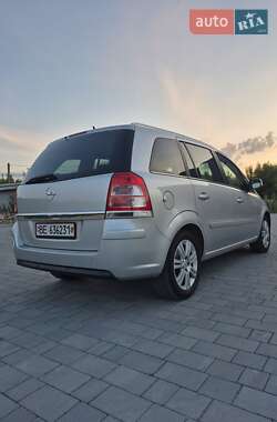Минивэн Opel Zafira 2011 в 