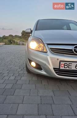 Минивэн Opel Zafira 2011 в 