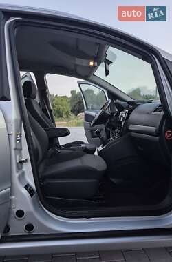 Минивэн Opel Zafira 2011 в 