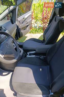 Минивэн Opel Zafira 2007 в 