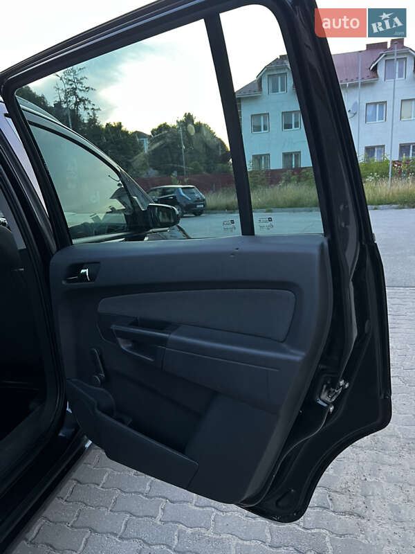 Минивэн Opel Zafira 2006 в Кременце