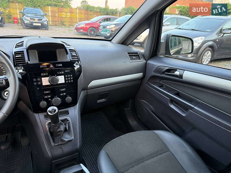 Минивэн Opel Zafira 2010 в Виннице