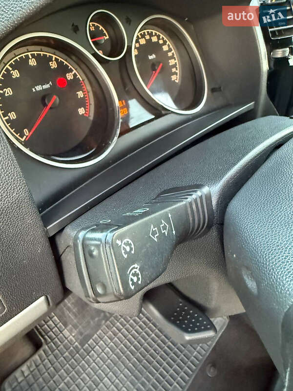 Минивэн Opel Zafira 2010 в Виннице