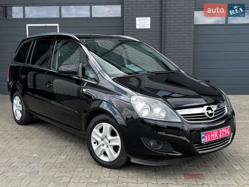 Минивэн Opel Zafira 2011 в 