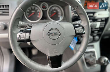 Минивэн Opel Zafira 2011 в 