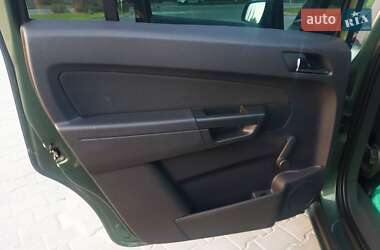 Минивэн Opel Zafira 2010 в 