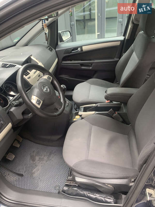 Минивэн Opel Zafira 2008 в Луцке