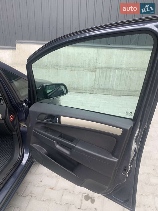 Минивэн Opel Zafira 2008 в Луцке