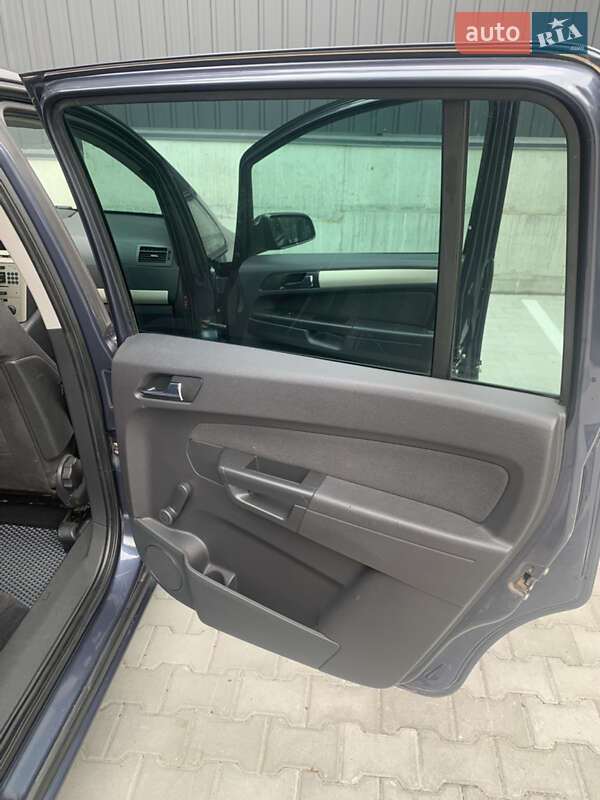 Минивэн Opel Zafira 2008 в Луцке
