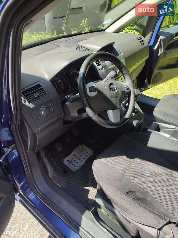 Минивэн Opel Zafira 2010 в Житомире