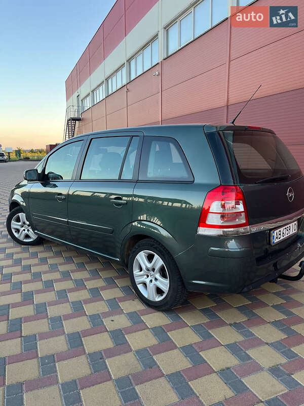 Минивэн Opel Zafira 2010 в Гайсине