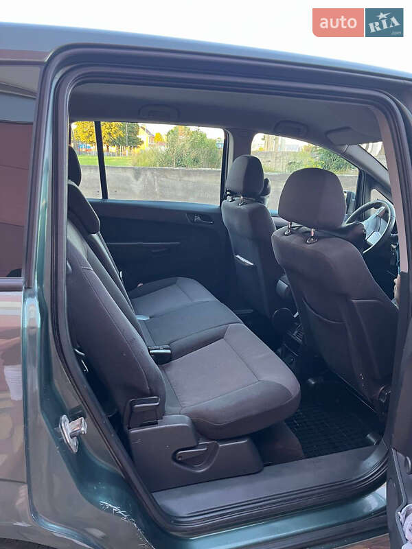 Минивэн Opel Zafira 2010 в Гайсине
