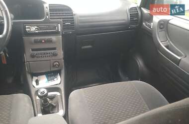 Минивэн Opel Zafira 2004 в Меденичах