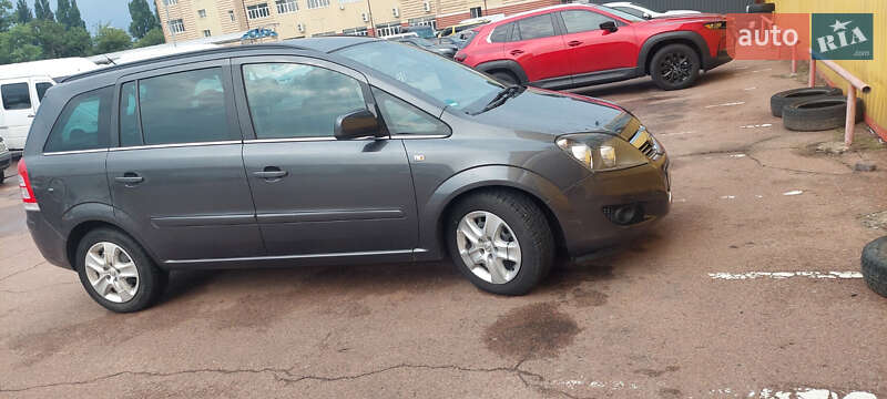 Минивэн Opel Zafira 2011 в 